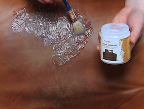 Guide för att ta bort fettfläckar från läder