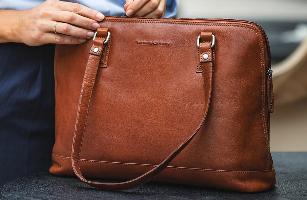 Så tar du hand om din läderväska - Komplett guide för skötsel och rengöring