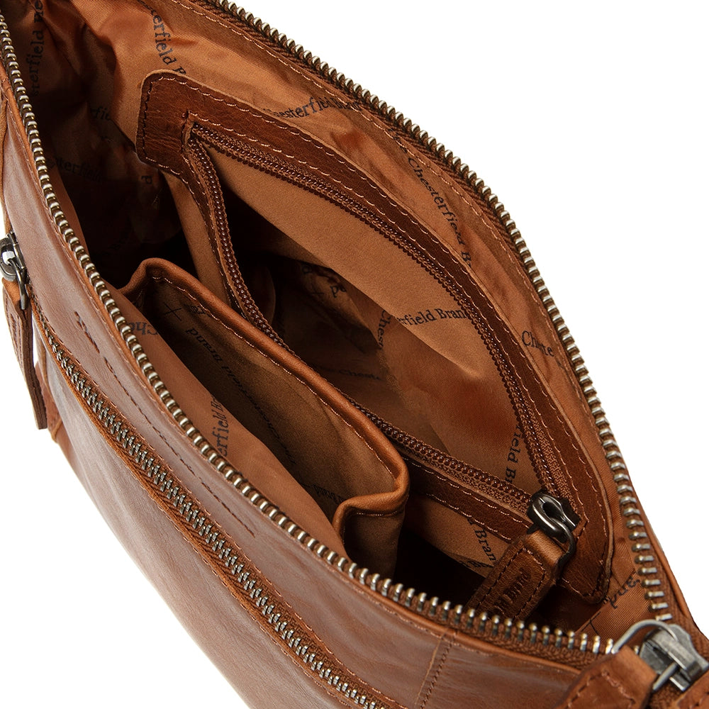 öppen cognacsfärgad läderväska av modellen faro från chesterfield brand