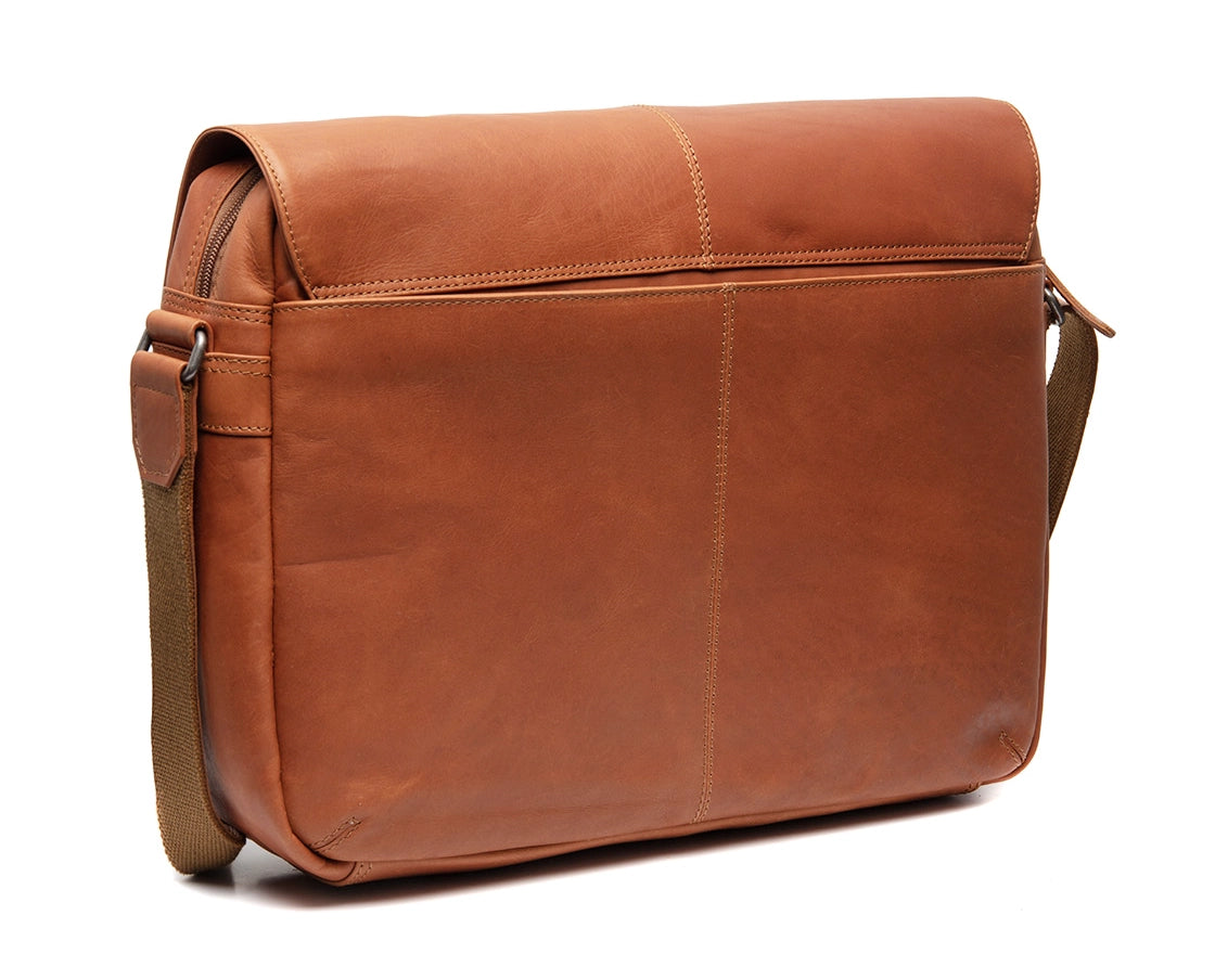 produktbild av baksidan av en cognacsfärgad laptopväska av modellen Richard från varumärket chesterfield brand