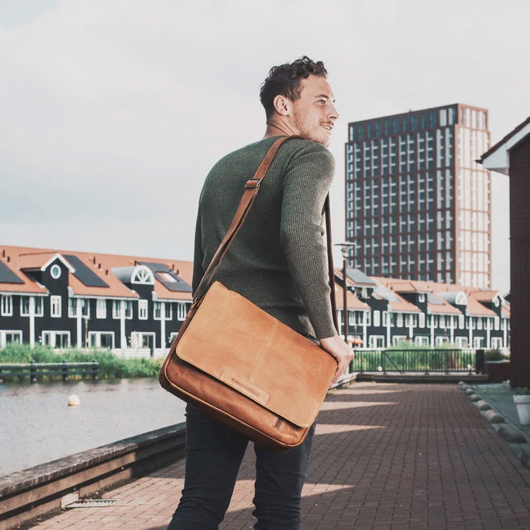 chesterfield-brand-richard-datorvaska-cognac-m.jpg